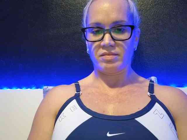 Latinasexy4 webcam