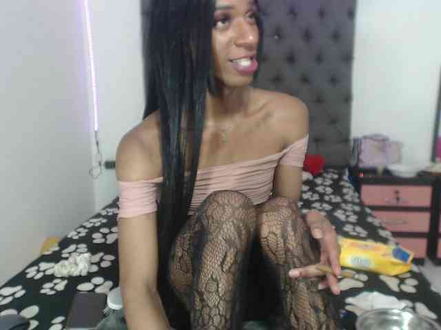 lucianadolll Live Webcam on BongaCams