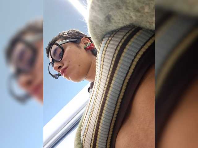 AntoniaDilune's BongaCams show and profile