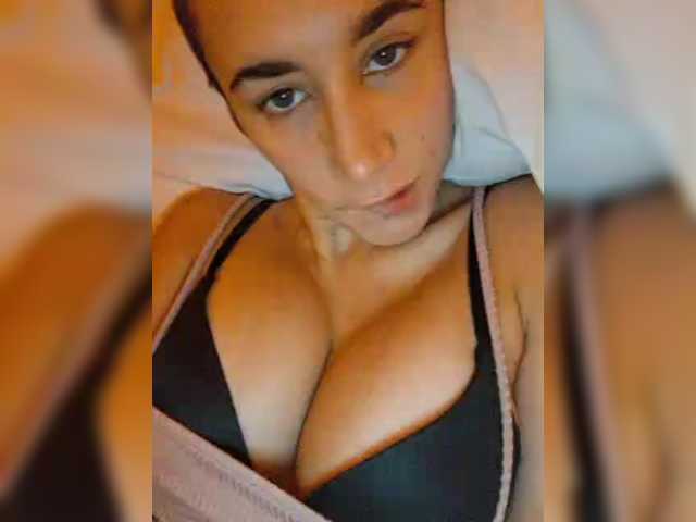  AntoniaDilune chat room