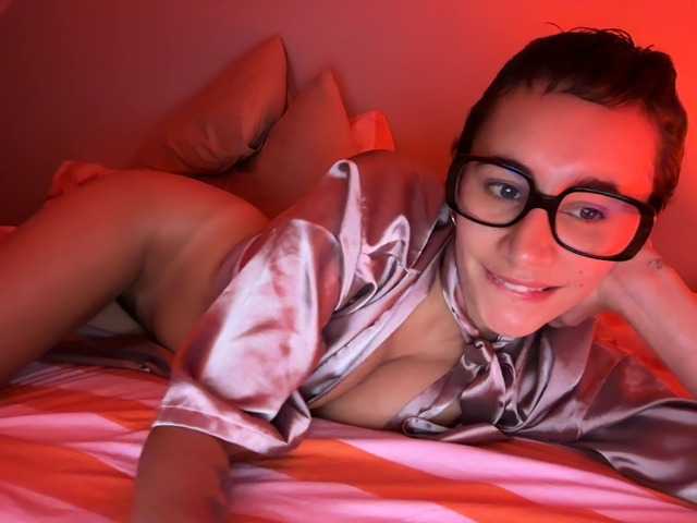 AntoniaDilune's BongaCams show and profile