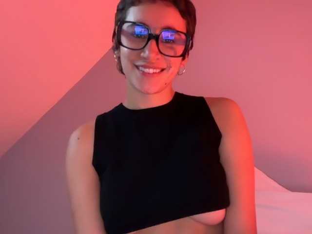 AntoniaDilune's BongaCams show and profile