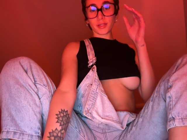 AntoniaDilune's BongaCams show and profile