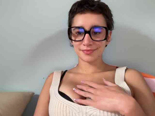 AntoniaDilune webcam