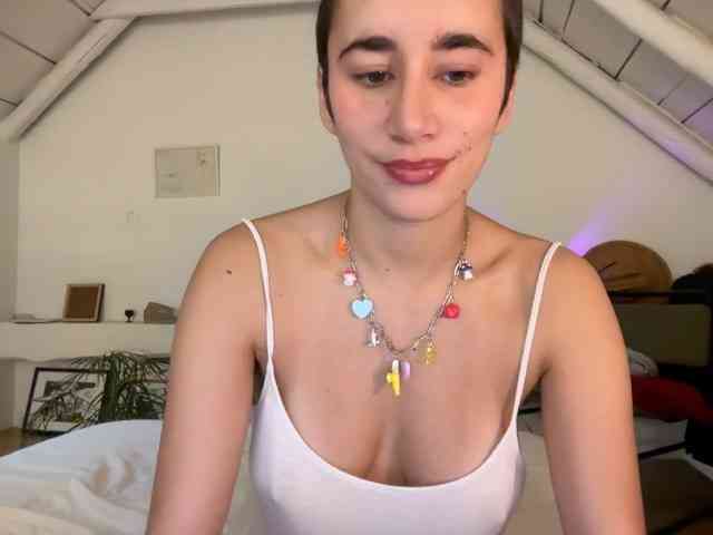 AntoniaDilune webcam