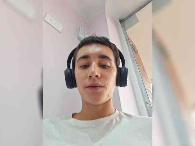 AntoniaDilune webcam