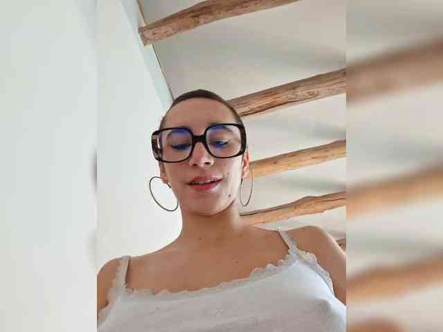 AntoniaDilune webcam