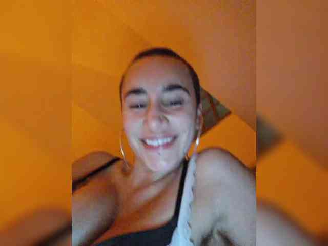 AntoniaDilune webcam