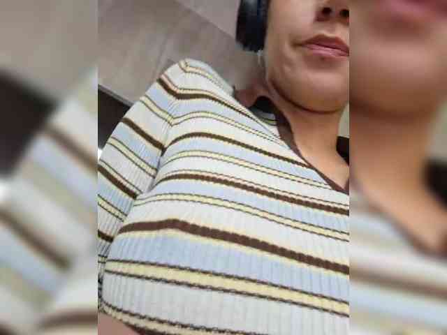 AntoniaDilune webcam