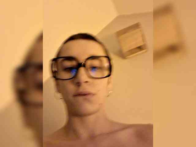 AntoniaDilune webcam