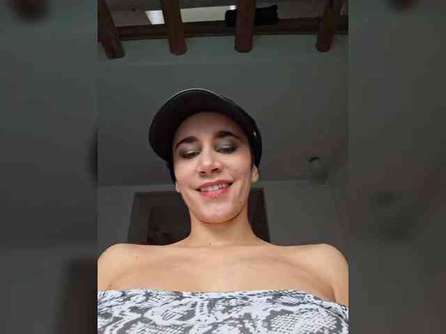 AntoniaDilune webcam