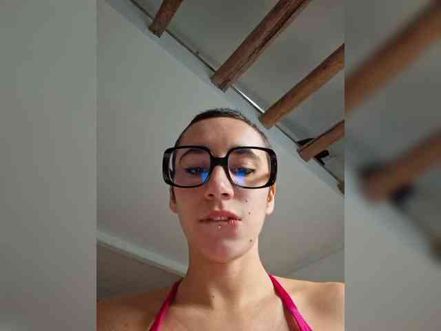 AntoniaDilune webcam