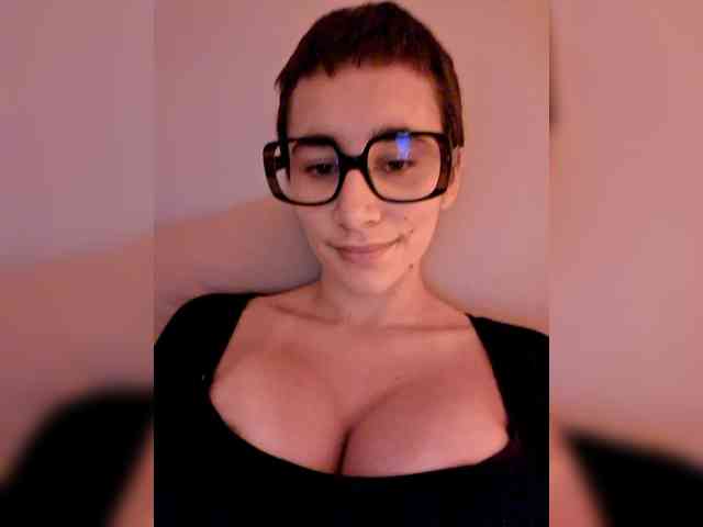 AntoniaDilune webcam