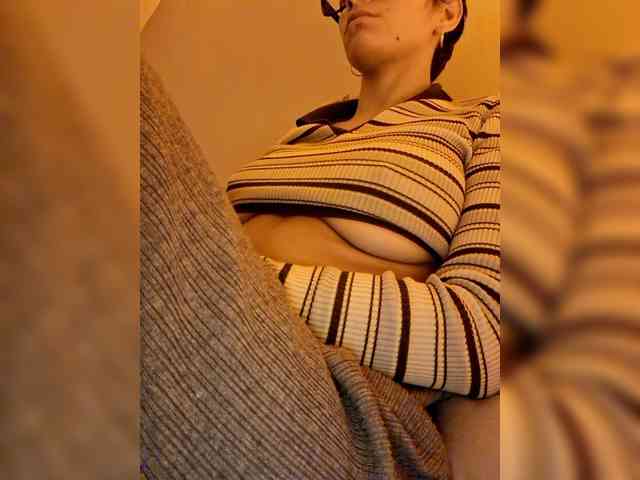 AntoniaDilune webcam