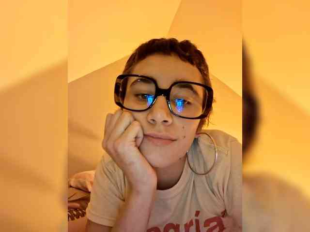 AntoniaDilune webcam