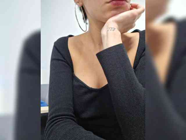 AntoniaDilune webcam