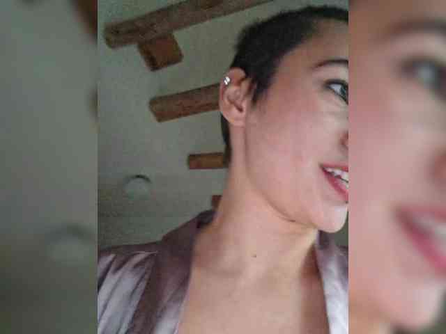 AntoniaDilune webcam
