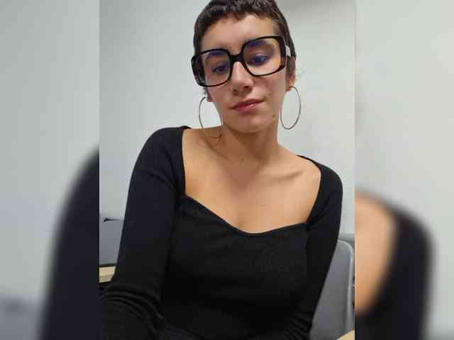 AntoniaDilune webcam