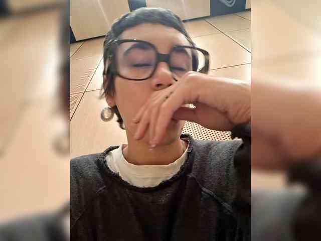 AntoniaDilune webcam