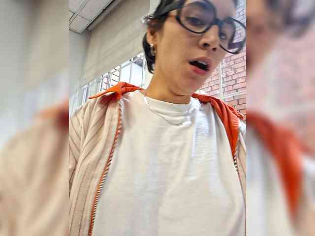 AntoniaDilune webcam