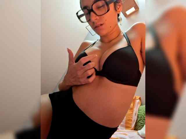 AntoniaDilune webcam