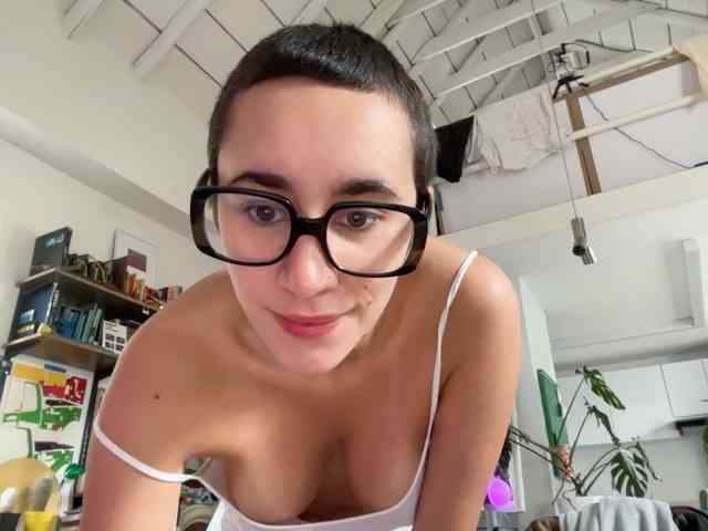 AntoniaDilune webcam