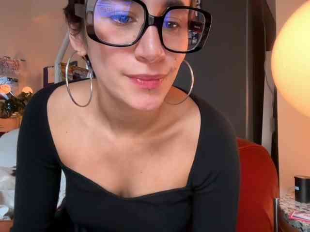 AntoniaDilune webcam