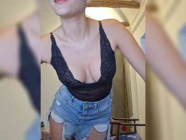 AntoniaDilune webcam
