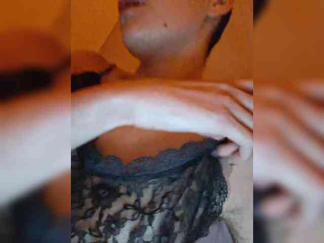 AntoniaDilune webcam