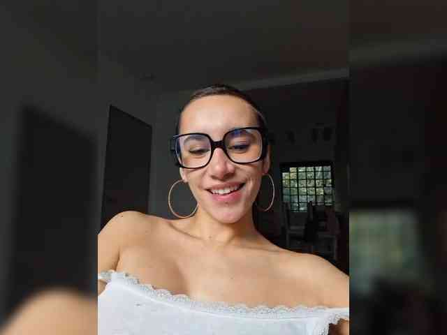 AntoniaDilune webcam
