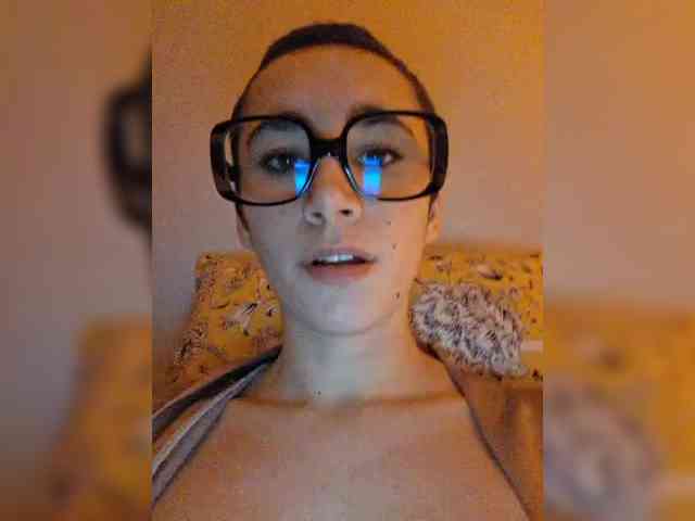 AntoniaDilune webcam
