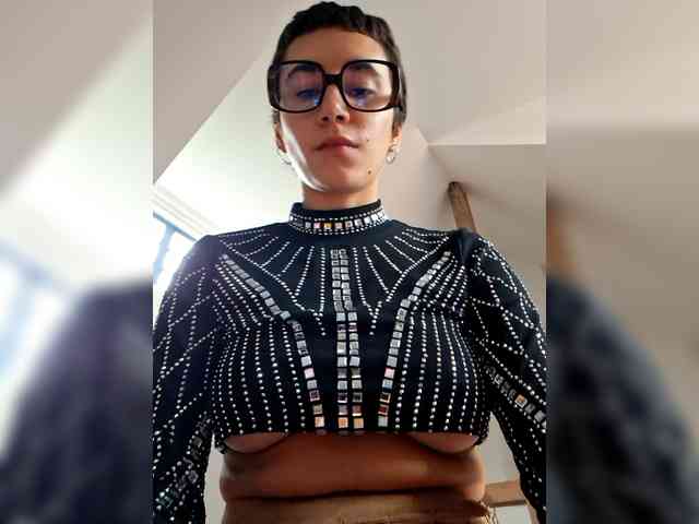 AntoniaDilune webcam