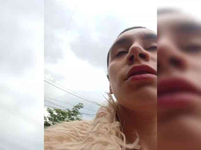 AntoniaDilune webcam