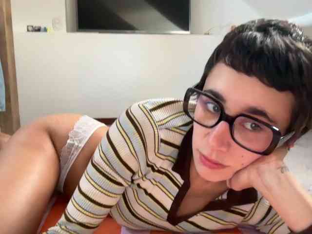 AntoniaDilune webcam