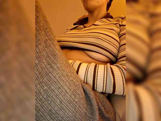 AntoniaDilune webcam