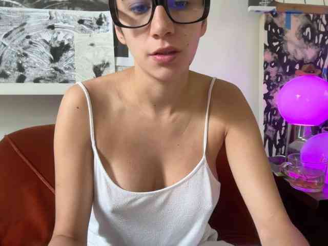 AntoniaDilune webcam