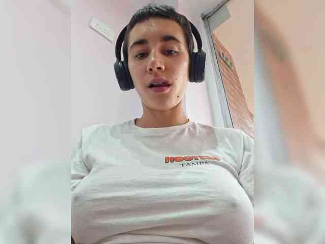 AntoniaDilune webcam