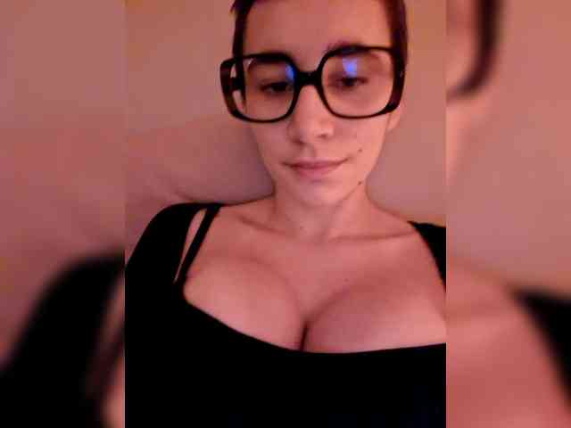 AntoniaDilune webcam