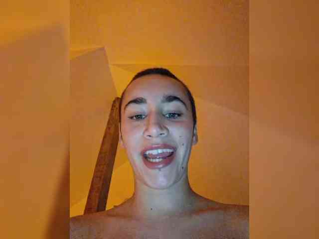 AntoniaDilune webcam