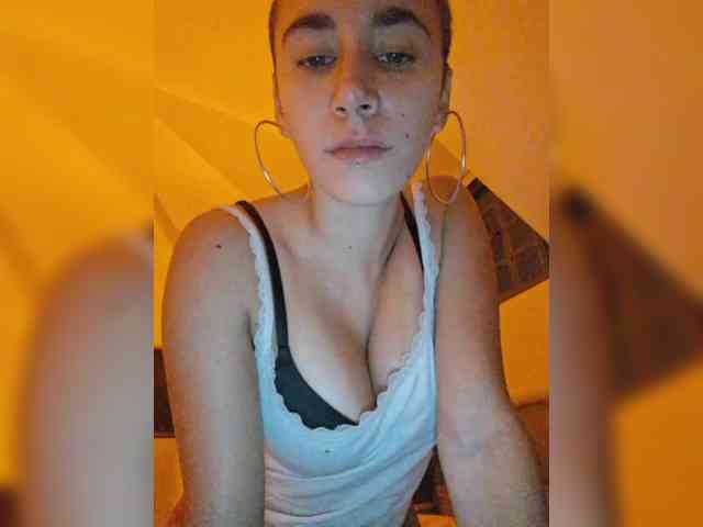 AntoniaDilune webcam