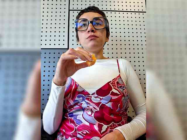 AntoniaDilune webcam