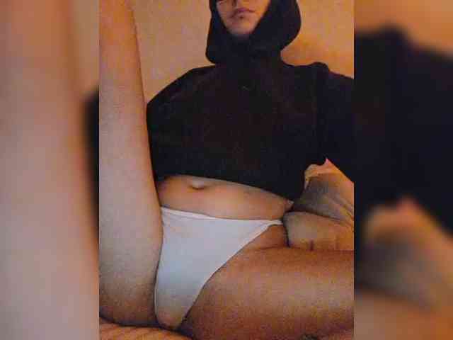 AntoniaDilune webcam