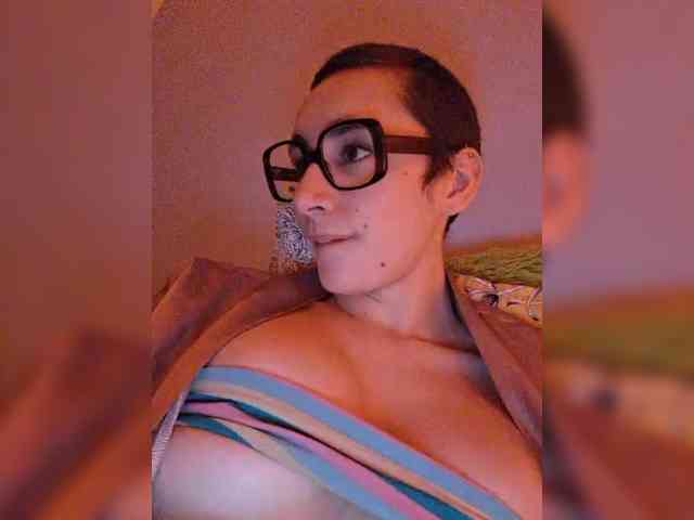 AntoniaDilune webcam