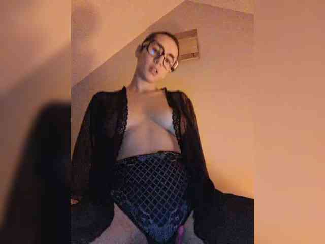 AntoniaDilune webcam