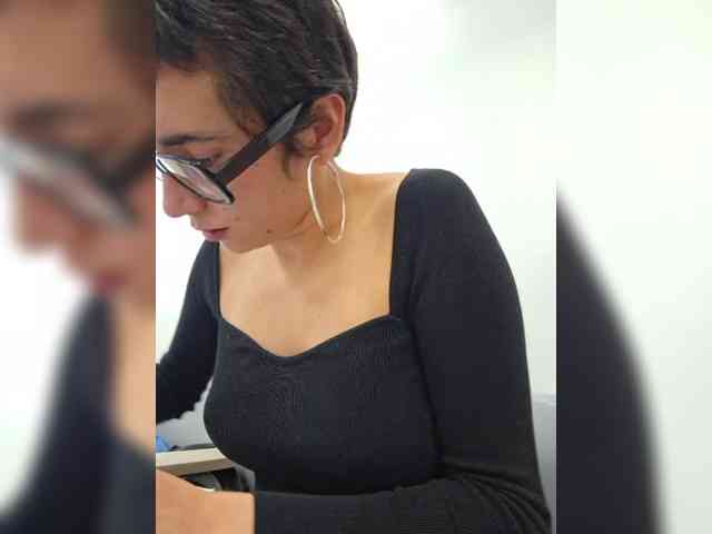 AntoniaDilune webcam