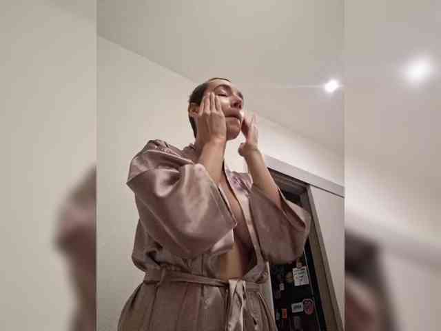 AntoniaDilune webcam