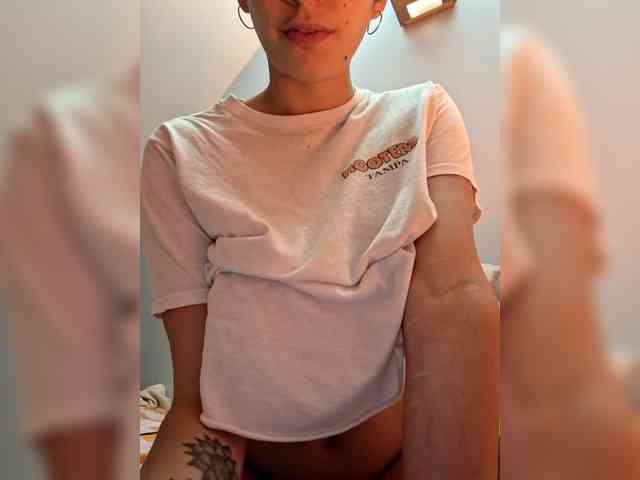 AntoniaDilune webcam