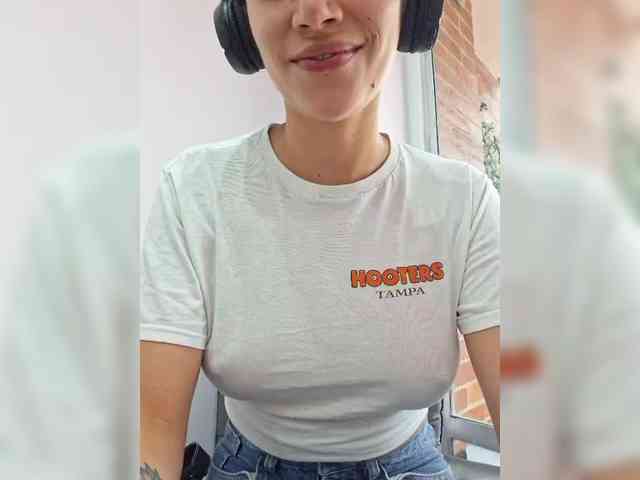 AntoniaDilune webcam