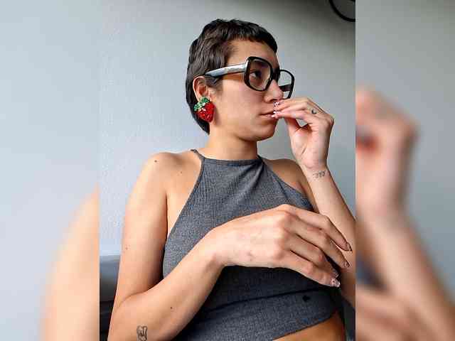 AntoniaDilune webcam