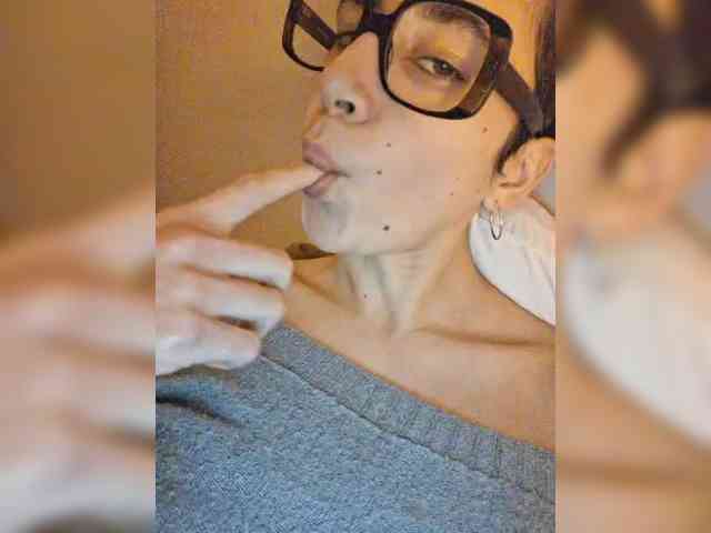 AntoniaDilune webcam